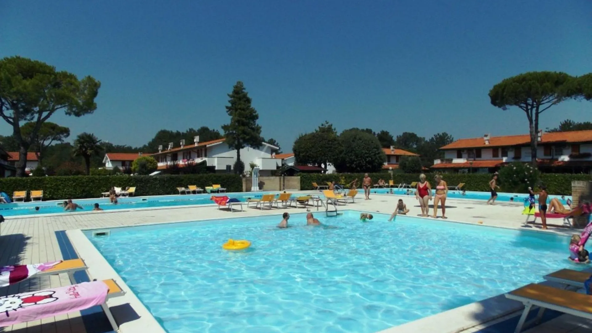 Cozy Townhouse With Pool And Garden Apartment Bibione 0*,  Italy